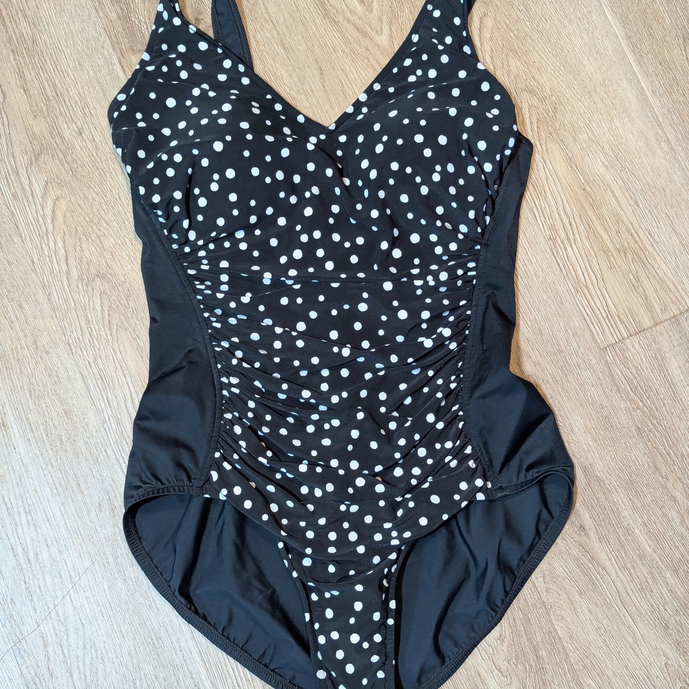 Women's NWT Trimshaper Ruched One Piece Swimsuit Size 14